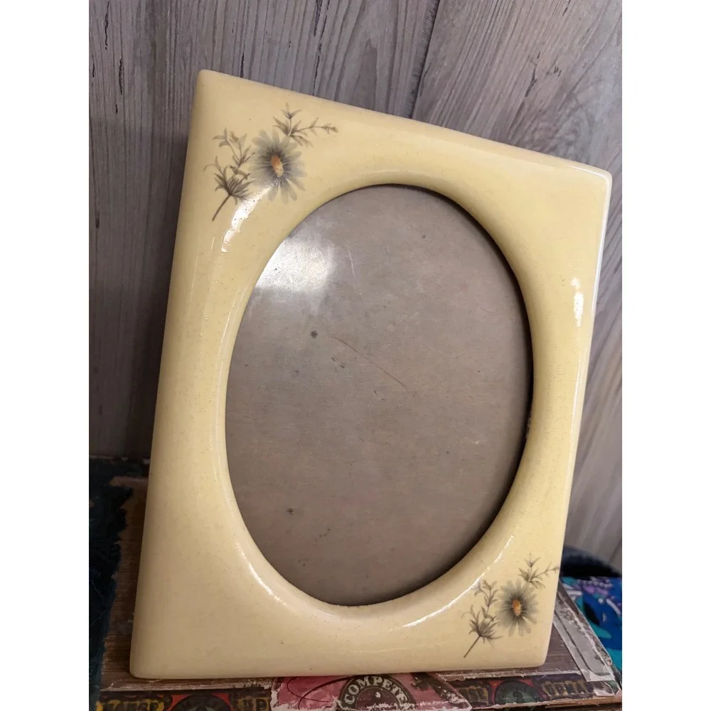 Terragrafics California Vintage Floral Ceramic Picture Frame Cream Oval Opening